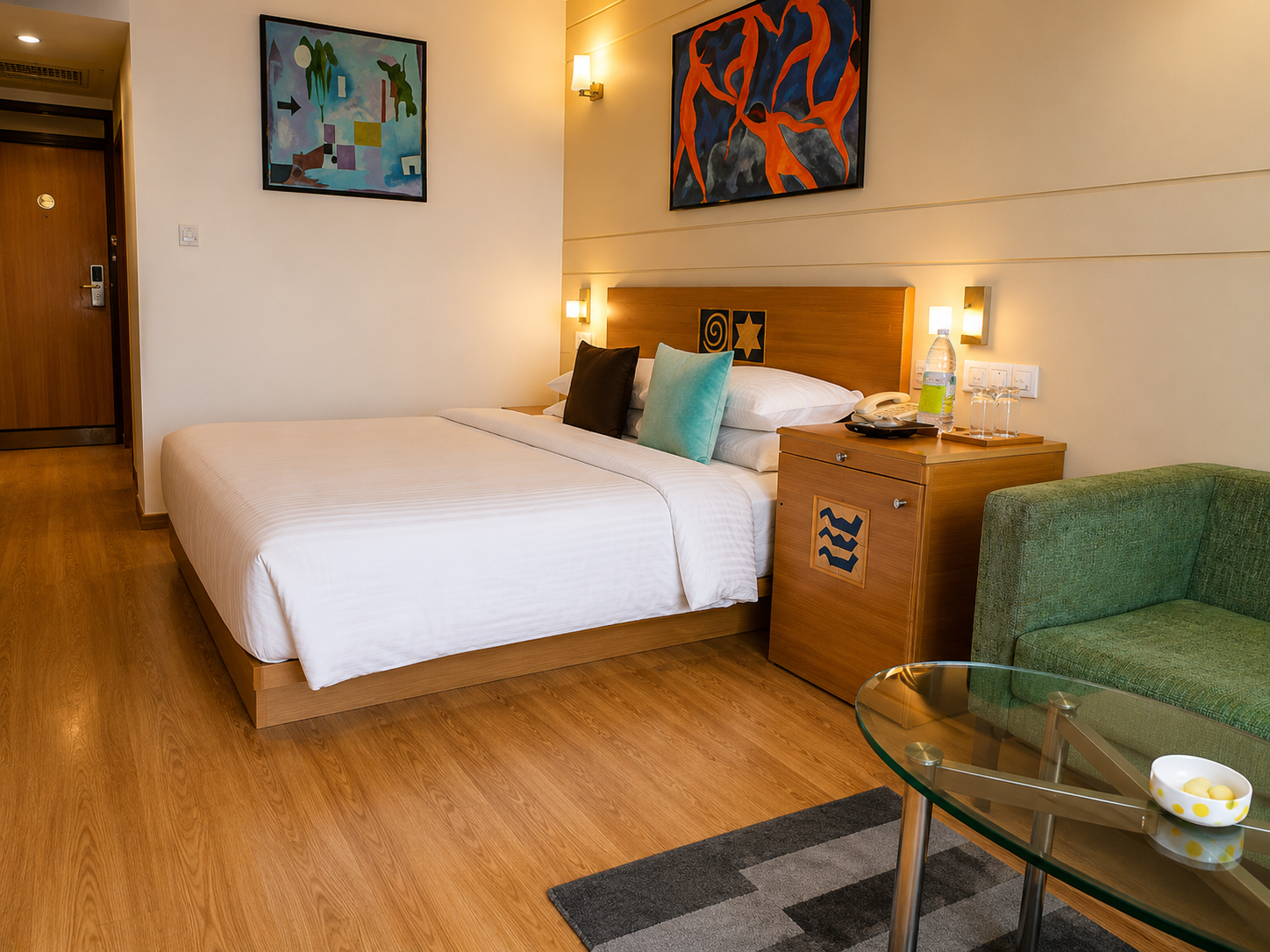 Family Suite with large bed and warm tones
